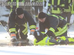 Skaska: Feuerwehrleute auf dünnem Eis
