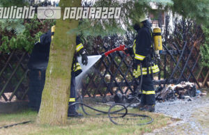 Weigsdorf-Köblitz: Unrat und Hecke brennen