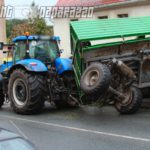 Herrnthut: Traktorhnger umgekippt