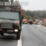 Armee-Hänger abgerissen – Auto kracht hinein