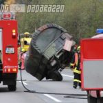Armee-Hänger abgerissen – Auto kracht hinein