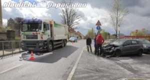 Großröhrsdorf: PKW kracht gegen Müllabfuhr