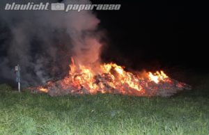 Cunewalde: Unbekannte setzen Holzhaufen in Brand