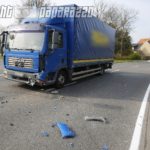 Audi kracht bei Bernsdorf in LKW