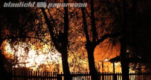 Radeberg: Garagen und Laube gehen in Flammen auf