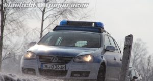 Saalau: Auto rutscht auf glatter Straße in den Gegenverkehr