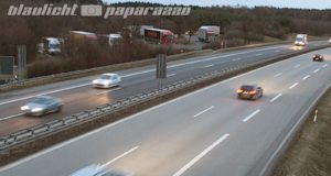 Görlitz-Ottendorf: Polizei beobachtet von Reisebus aus den Verkehr