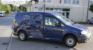 Pulsnitz: Motorrad kracht in Caddy – 1 Schwerverletzter
