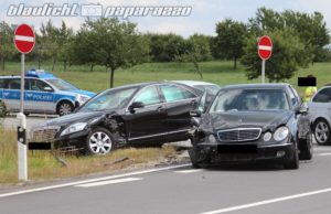 Burkau: Drei Fahrzeuge stoßen an Autobahnauffahrt zusammen