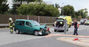 Radeberg: Urlaubsfahrt endet in Kreuzungsunfall