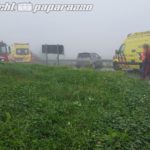 Lichtenberg: Auto rast im Nebel über Kreisverkehr