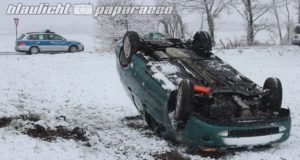 Kamenz: Auto landet am Flugplatz auf dem Dach