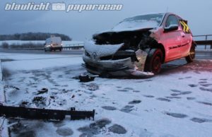 Burkau: Autobahn-Stau nach Unfall im Schneetreiben