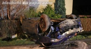 Gelenau: Auto landet nach schwerem Unfall auf dem Dach