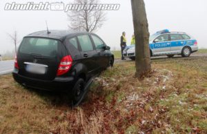 Panschwitz-Kuckau: Mercedes landet im Graben