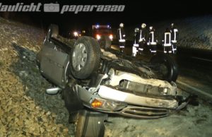 Putzkau: Auto landet bei Glätte auf dem Dach