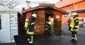 Kamenz: Imbissbude am Einkaufszentrum in Flammen