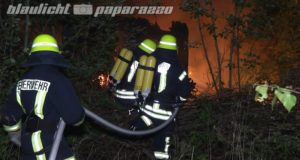 Kamenz: Alte Garage gerät in Brand – Feuerwehrauto streikt