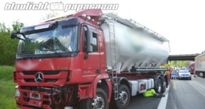 Hermsdorf: Brummi-Crash in Autobahn-Baustelle