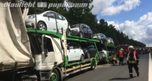 Pulsnitz: Laster fährt auf Stauende auf