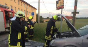 Großröhrsdorf: Auto fängt plötzlich Feuer