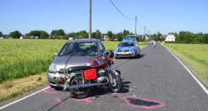 Fischbach: Motorrad kracht frontal in PKW