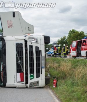 LKW in Panschwitz-Kuckau umgekippt