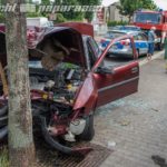Radeberg: Auto kracht gegen baum
