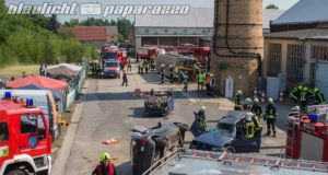 Schwepnitz: Großübung mit umgekipptem Bus