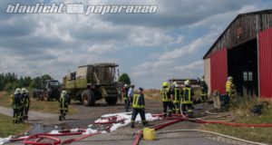 Schmorkau: Mähdrescher brennt in Lagerhalle