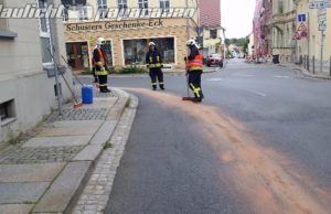 Pulsnitz: Ölspur in der Innenstadt – Kradfahrer stürzt
