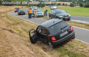 Seifersdorf: Skoda landet nach Unfall im Straßengraben