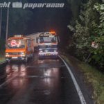 LKW kommt von der Straße ab