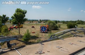 Salzenforst: Schilderwagen-Laster kracht durch mehrere Schutzplanken