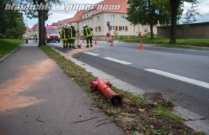 Unbekannter fährt Hydrant um und zieht Ölspur durch halb Radeberg
