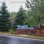 Auto landet nach Crash in Garten