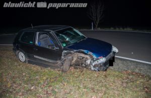 Betrunkener Golf-Fahrer kracht bei Neschwitz gegen einen Baum