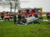Auto landet nach Unfall auf dem Dach
