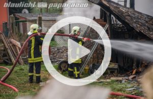 Video: Feuerwehr löscht Grossbrand in Wallroda