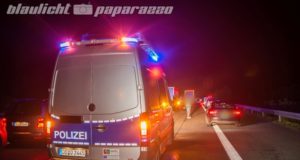 Horror auf der Autobahn – Person von mehreren Fahrzeugen überrollt