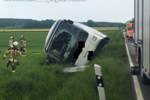 Schwerer Busunfall auf der B156 bei Briesing in der Gemeinde Grossdubrau – 13 verletzte Rentner