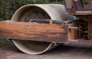 Walze kippt um – Bauarbeiter schwer verletzt