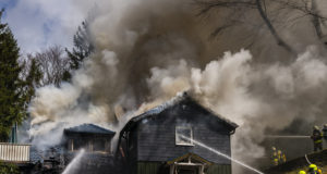 Mitten im Wald: Wohnhaus in Vollbrand