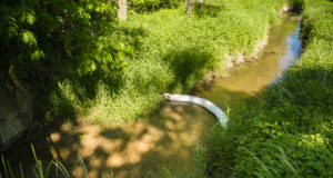 Einsatz wegen Ölfilm auf dem Lichtenberger Bach