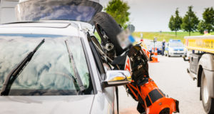 Am Abzweig Gnaschwitz: Motorrad kracht in Audi