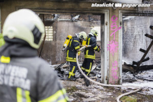 Garagen brennen in Hoyerswerda