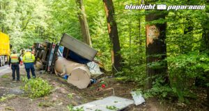 LKW kippt an der B97 bei Laußnitz um