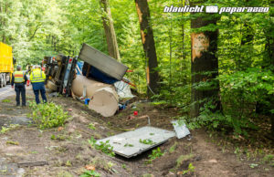 LKW kippt an der B97 bei Laußnitz um