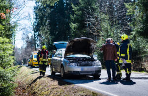 Auto gerät in Brand – Pannendienst greift ein