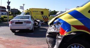 Drei Verletzte nach Zusammenstoß mit Notarzteinsatzfahrzeug